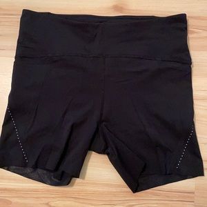 Lululemon 4” bike shorts with pockets and grips